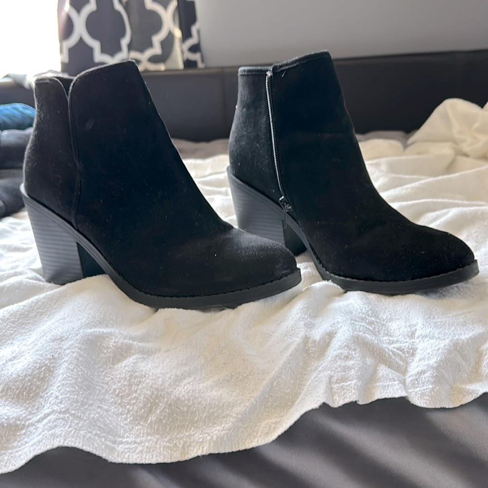 Black chunky heel bootie